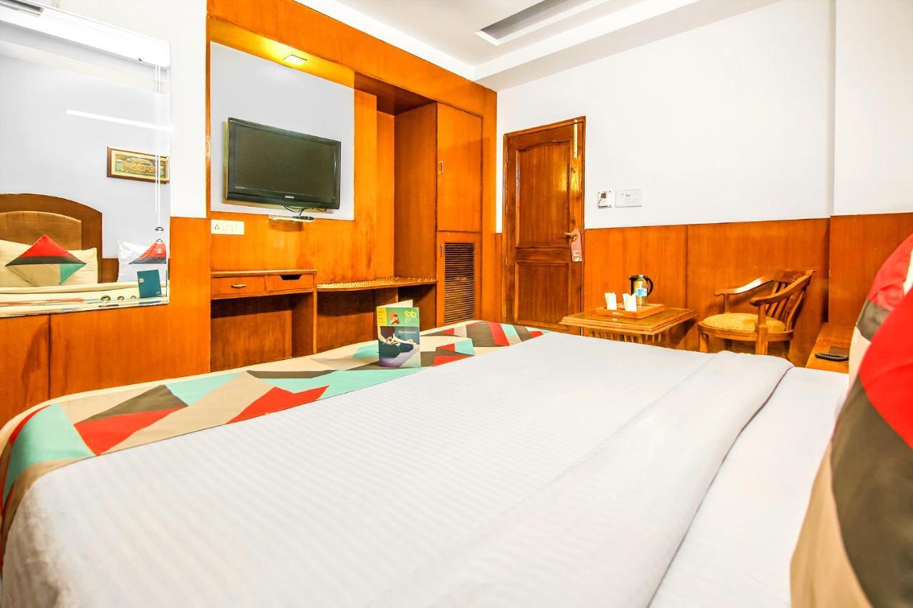 Hotel Apra Deluxe New Delhi Eksteriør bilde